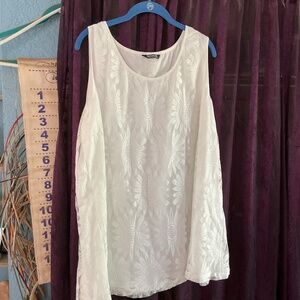 White sleeveless tunic 3x